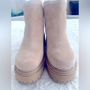 Gianni Bini 9 Griffyn Beige Suede Lug Sole Back Zipper Ankle Boots Booties NWT